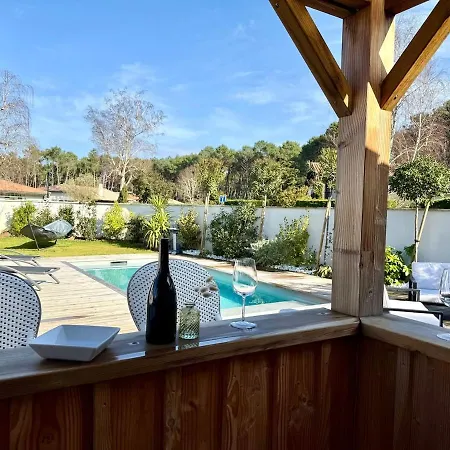 Sublime Maison De Piscine Au Coeur Des Pins, Proche